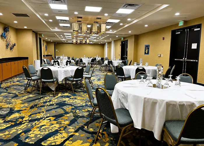 Holiday Inn Hotel & Suites Gateway By Ihg